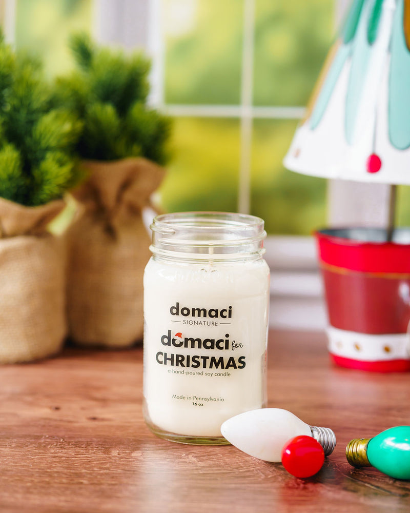 If Christmas has a smell, this is it! Fresh fir and pine combined with orange and spice notes and a fireplace smokiness make the perfect holiday scent that you'll want to continue burning long after the holidays have passed.